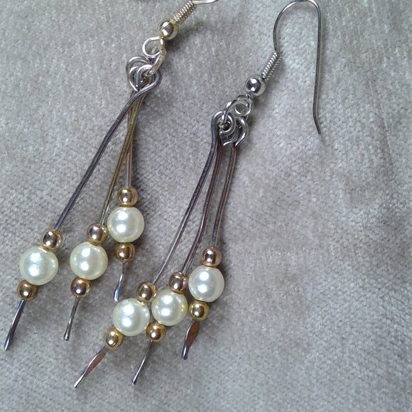 ***Three strand bar with beads hang earrings - Picture 1 of 1